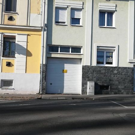 Viola Family Apartman Free Parking Pécs Exterior foto
