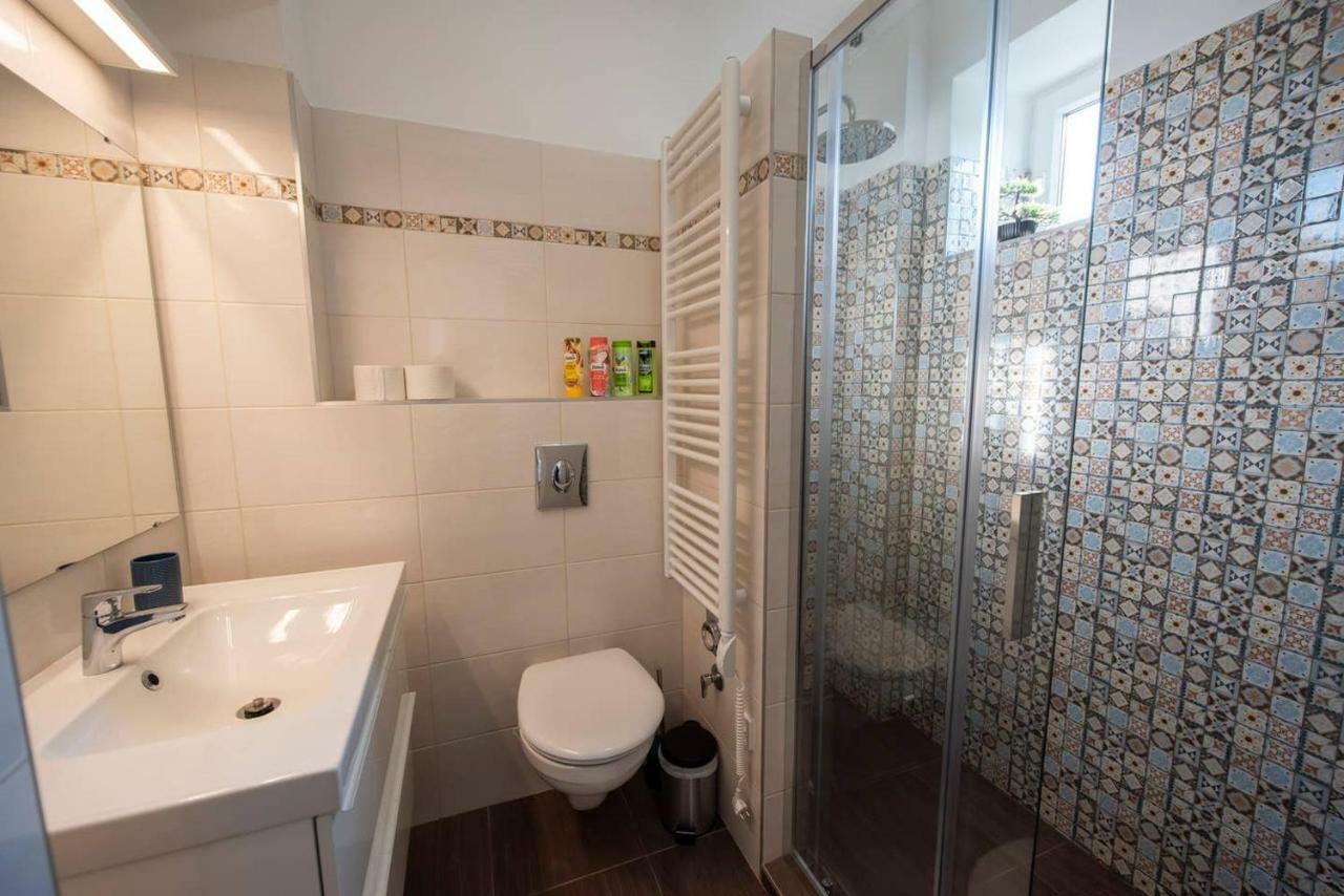 Viola Family Apartman Free Parking Pécs Exterior foto